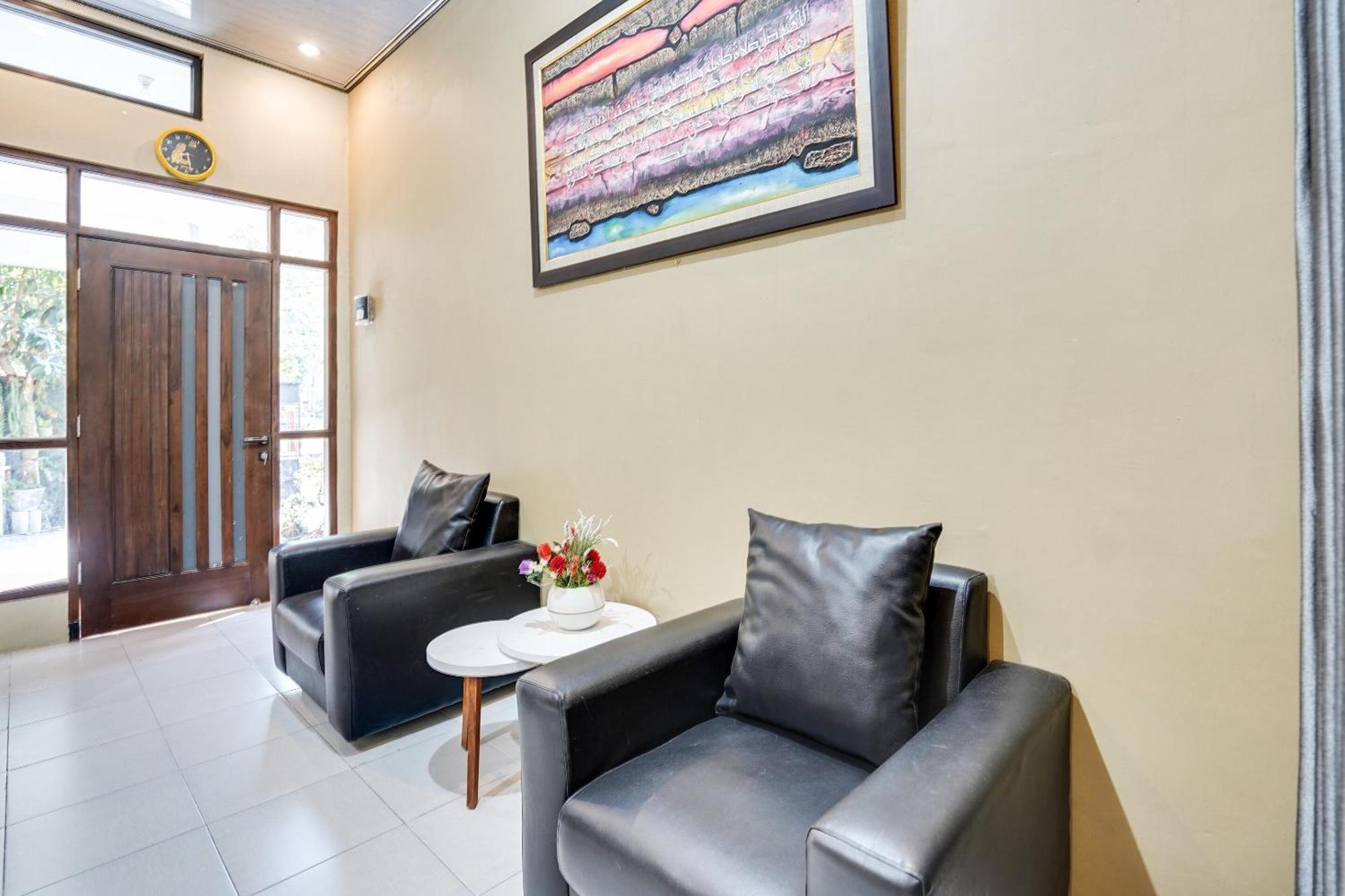 Spot On 91745 Rumah Kost Gresik Syariah Zewnętrze zdjęcie