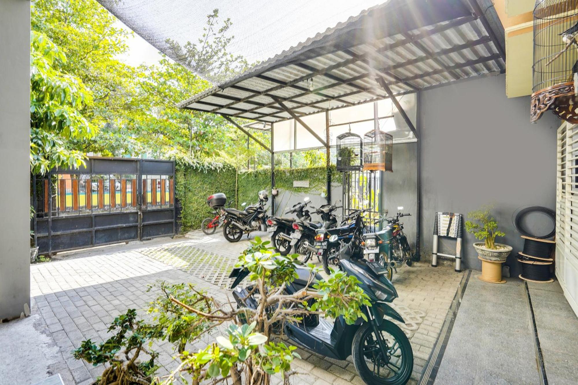 Spot On 91745 Rumah Kost Gresik Syariah Zewnętrze zdjęcie