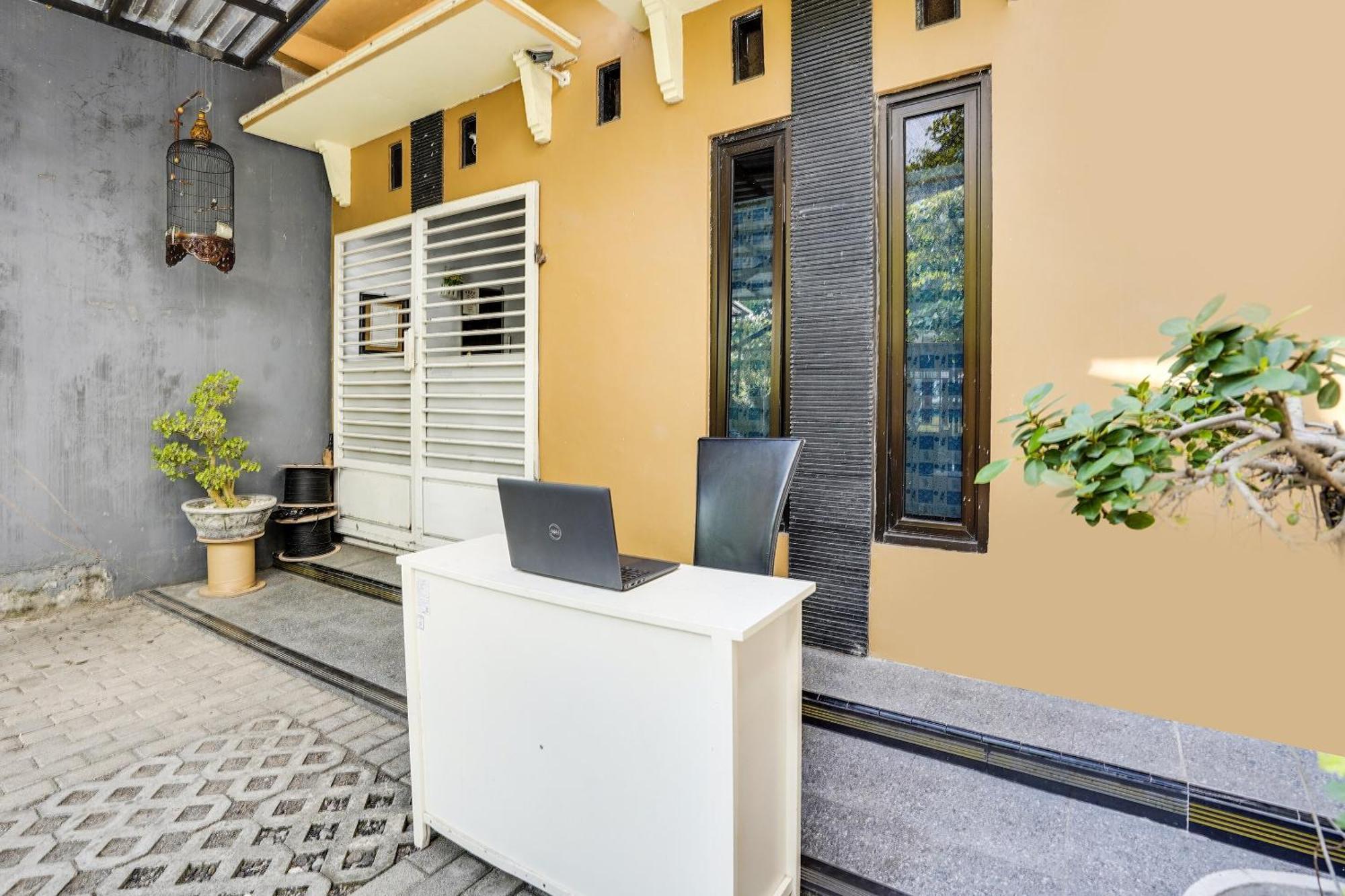 Spot On 91745 Rumah Kost Gresik Syariah Zewnętrze zdjęcie