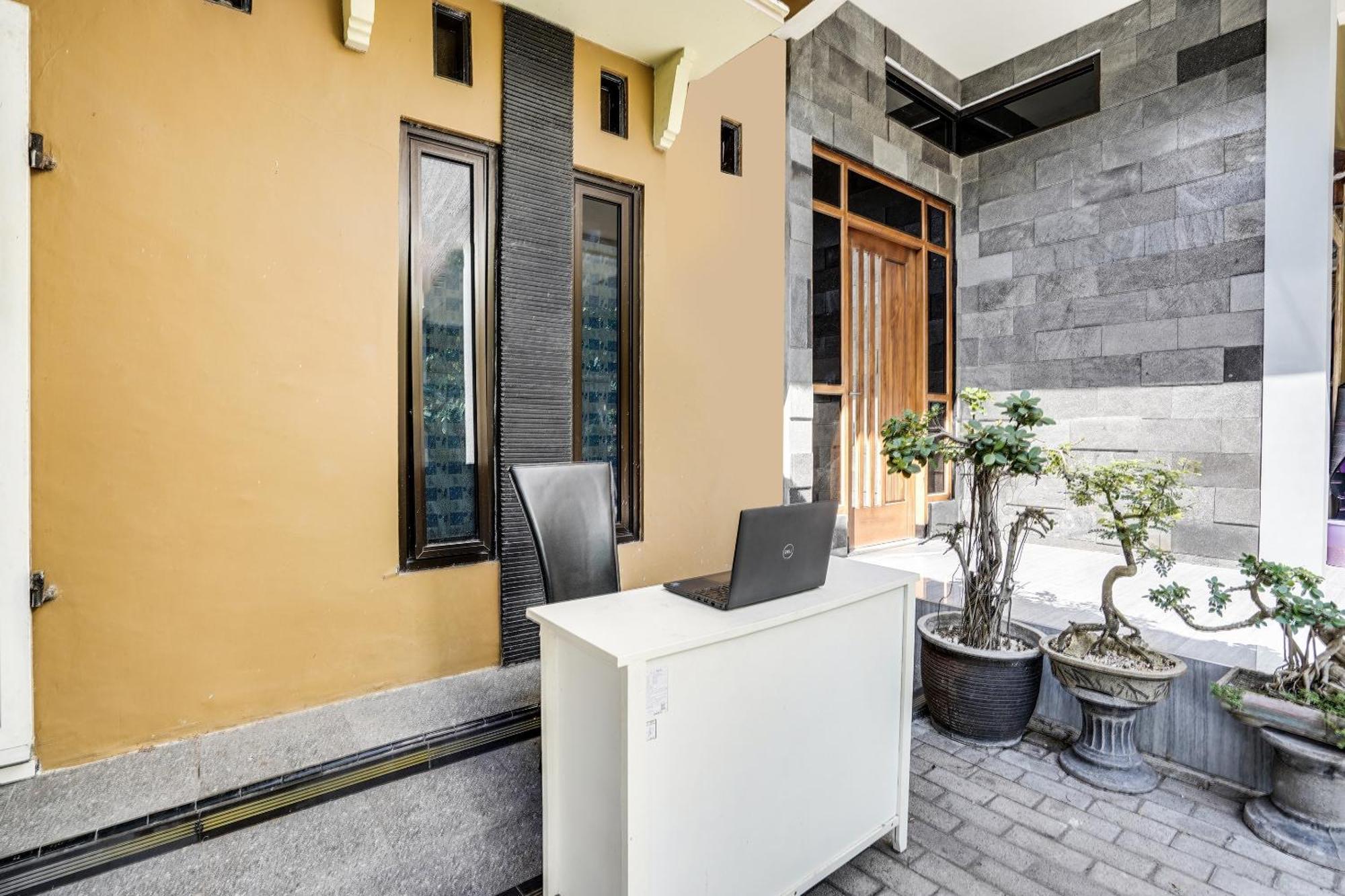 Spot On 91745 Rumah Kost Gresik Syariah Zewnętrze zdjęcie